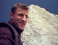 Da Bohrmasta an der Kante. Wahrscheinlich die schwierigste Route des Pfeilers. Und luftig!